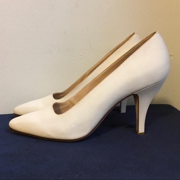 đź‘ Manolo Blahnik BB Pointed Toe White Pumps - Picture 1 of 8